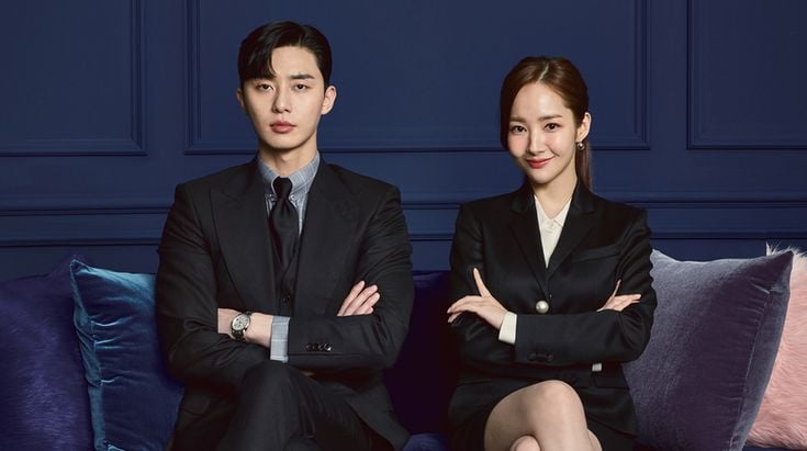 เมื่อ คิมมีโซ เลขาคนสนิทของ อียองจุน ประกาศลาออกจากงานหลังจากทำงานให้เขามาเกือบทศวรรษ อียองจุนผู้หลงตัวเองอย่างแรง ถึงกับตกใจและไม่เข้าใจว่าทำไมเลขาคนเก่งถึงอยากลาออก